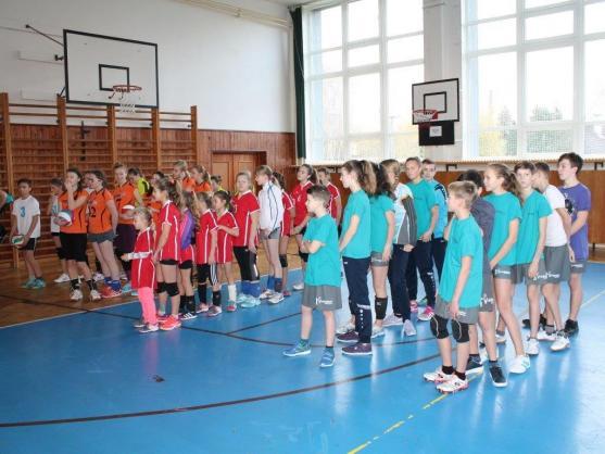  Mladé broumovské volejbalistky obsadily na turnaji v Novém Městě nad Metují 2. místo