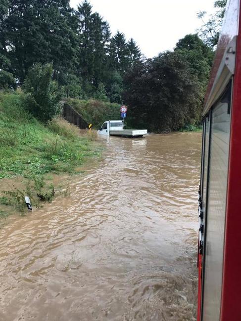 Následky silného lokálního deště na Policku