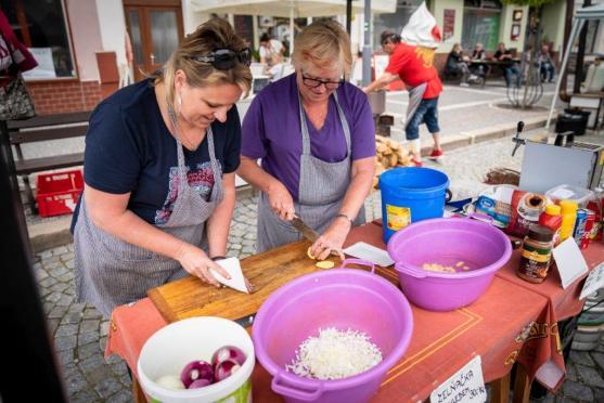 Na polickém náměstí zavoněla zelňačka