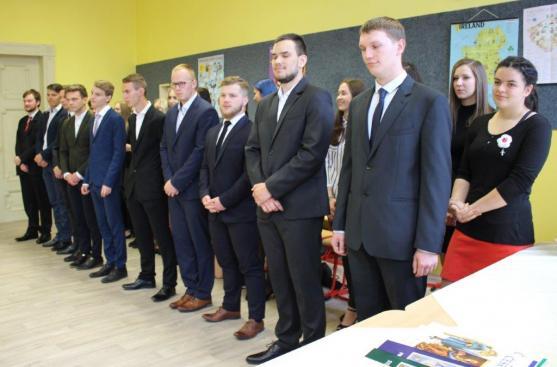 Žáci broumovského gymnázia absolvovali zkoušku dospělosti