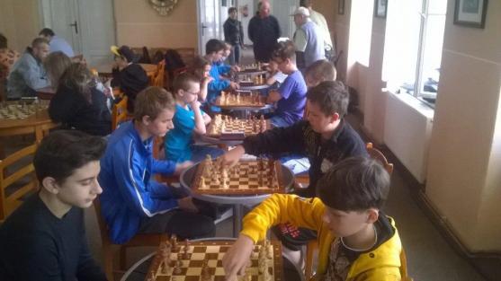 Broumovskou klášterní Kreslírnou znělo: šach - mat