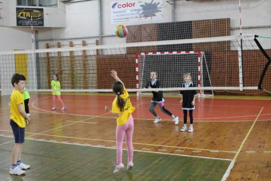 Broumovští "barevní" volejbalisté váleli v Náchodě