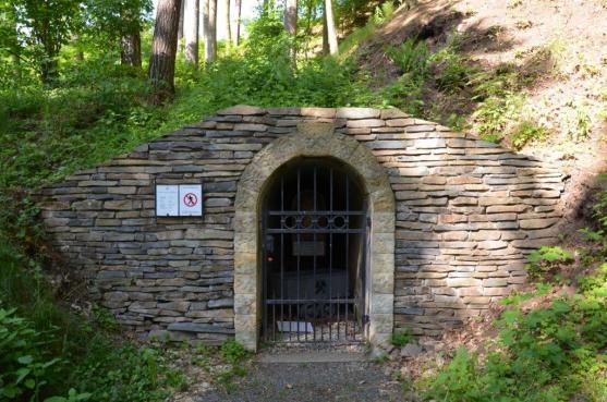 Z Radvanic přes tajemné Jestřebí hory do historických Malých Svatoňovic