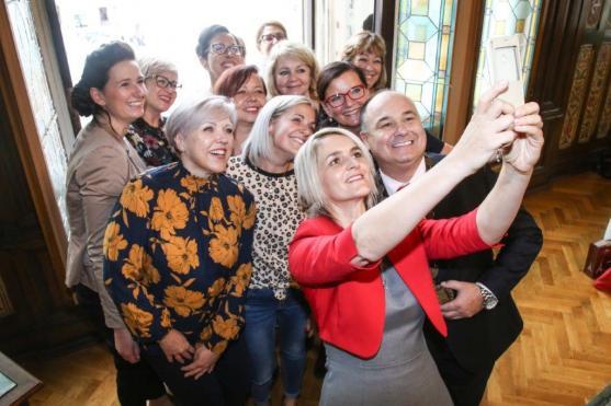 Hold Karlu Gottovi vzdaly také finalistky soutěže Batist Nej sestřička