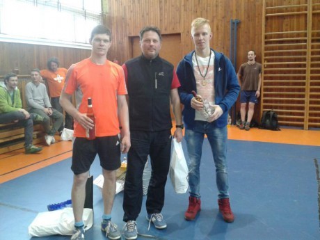 Při nohejbalové sobotě se v Polici nad Metují bojovalo o krásný pohár