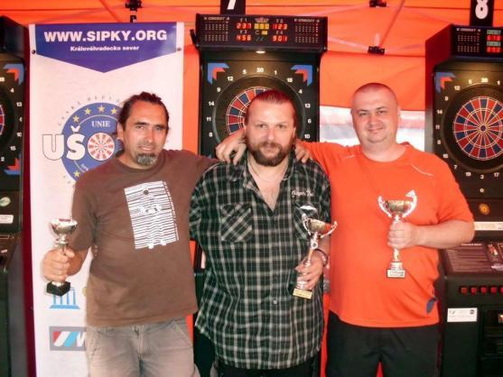 Manželé Kousalovi vyhráli dvacátý ročník Poháru W-Sportu v šipkách
