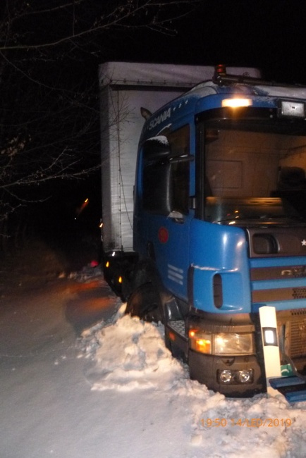 Hasičům přidělal práci silný vítr a další příval sněhu