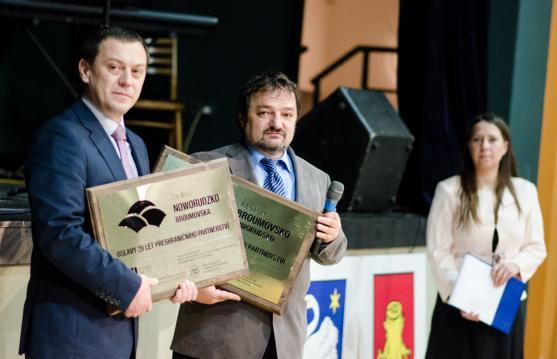 Ohňostrojem na náměstí završil Broumov s Nowou Rudou oslavy dvaceti let spolupráce