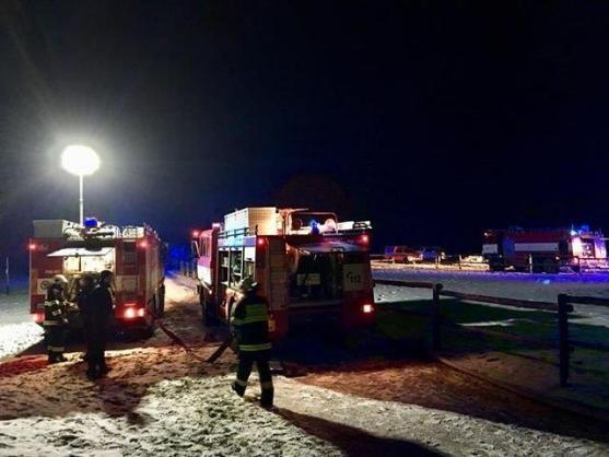 Jízdárna v Hejtmánkovicích z třetiny shořela