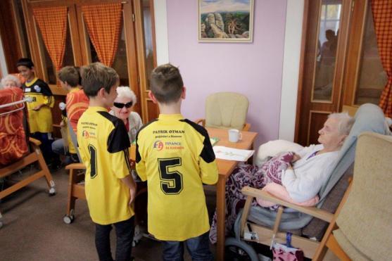 Našim obyvatelům se šedé dny v přítomnosti dětí rozsvítí… 