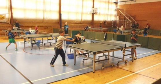 Druhé turnaje ve stolním tenise seriálu pro Královéhradecký a Pardubický kraj se konaly v Broumově