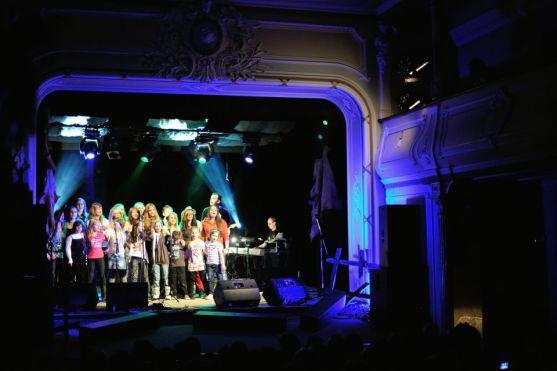 Video: Jaroslav Špulák při svém křtu nové knihy dvakrát zaplnil divadlo v Broumově