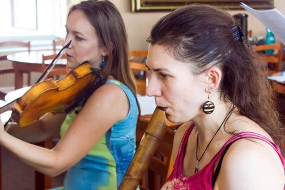 Mezinárodní tým herců zkouší v klášteře novou inscenaci HRA-NIC-e. Premiéra už ve středu