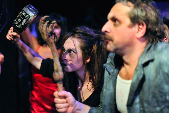 Nový soubor Divadlo Broumov se o víkendu dvakrát představil s hrou Hrobka s vyhlídkou