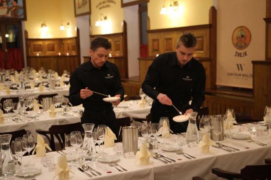 V Restauraci Švejk v Meziměstí vařil kuchař oceněný třemi michelinskými hvězdami Roman Paulus. Bylo vyprodáno!