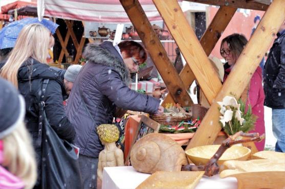 Adventní trh v broumovském klášteře navodil vánoční atmosféru