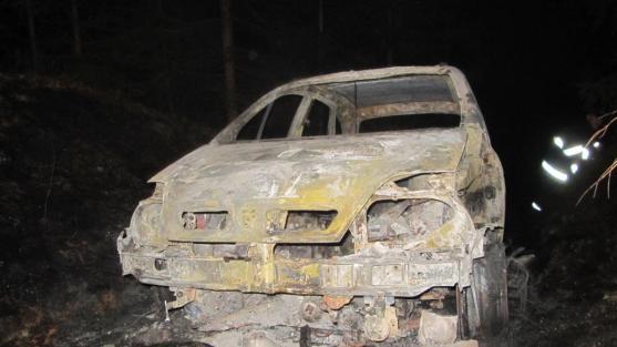 Hasiči opět zasahovali v Jetřichově. Tentokrát shořel automobil