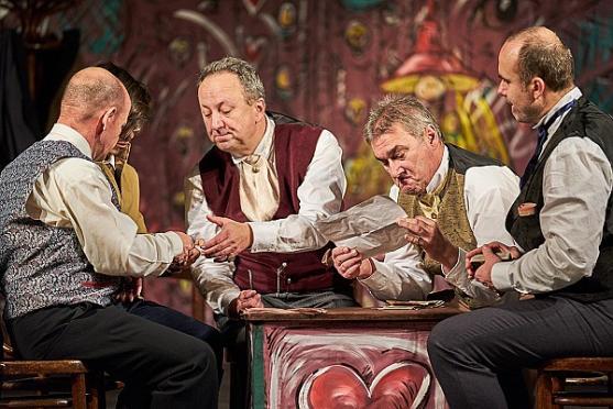 Premiéra Gogolových Hráčů na polické scéně