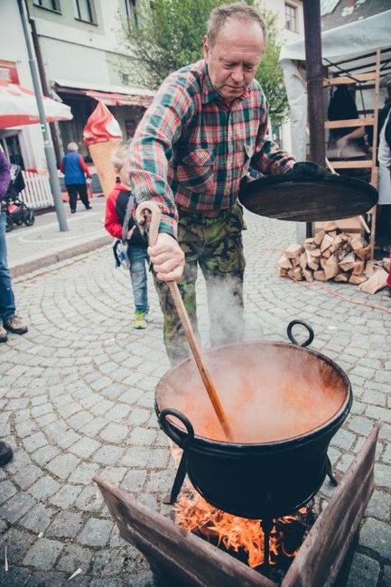 Polickým náměstím opět zavoní zelňačka