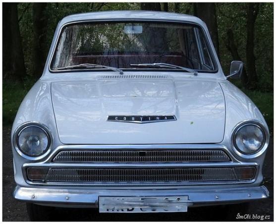 Historická vozidla se zastavila i v Broumově