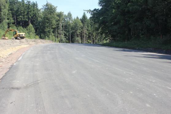 Do silničních staveb se na Broumovsku od roku 2008 investovalo téměř 440 miliónů. Stavby za miliardu korun se připravují