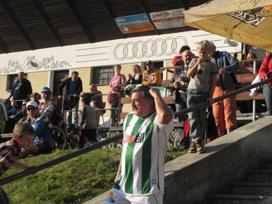 Antonín Panenka a tým jeho spoluhráčů z Bohemians Praha potěšili fotbalové fanoušky v Teplicích nad Metují
