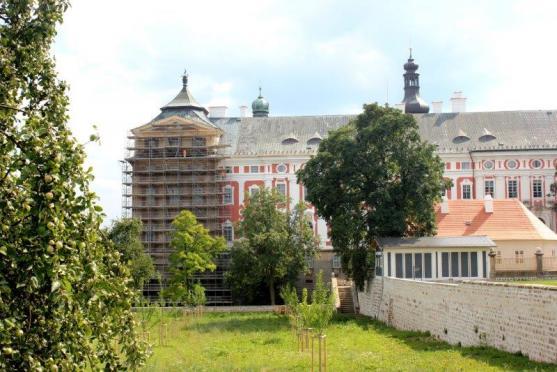 Severní stěna broumovského kláštera dostane novou fasádu