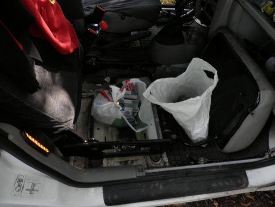 Celníci opět zajistili PET lahev s rozpuštěnými léky