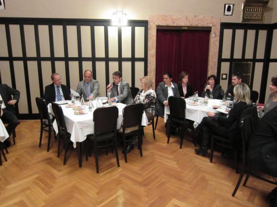 Starostové Náchodska žádají poslance a senátory zvolené za Královéhradecký kraj, aby zařadili řešení problematiky nepřizpůsobivých občanů mezi své současné priority