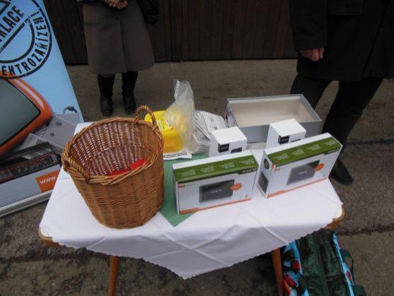 V Broumově vylosovali výherce soutěže Darujte si pod stromeček nový mobilní telefon nebo tablet!