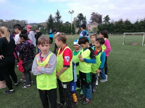 Dne dětských domovů s fotbalem v Náchodě se zúčastnily i broumovské děti