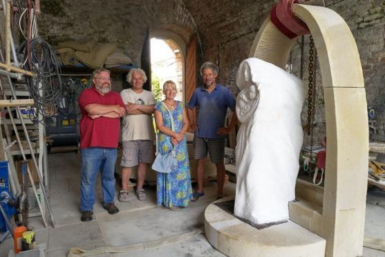 S Milanem Schirlem o nové soše Panny Marie před kostelem v Polici nad Metují