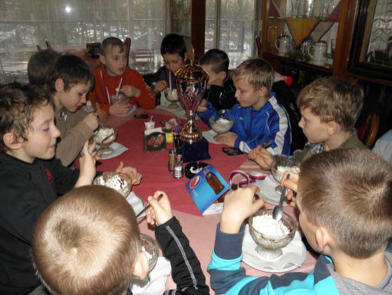 Starší přípravka Slovanu Broumov obsadila na halovém turnaji v Jaroměři v konkurenci týmů z ligových klubů 3. místo