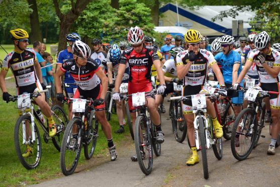 Do cíle cyklistického etapového závodu Specialized MTB Trilogy dorazilo 165 závodníků