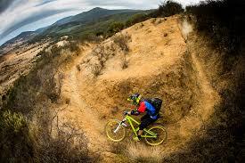 V práci seká stromy, ve volném čase zatáčky na kole. František Žilák sní o závodění v Chile a dárci v tom mohou jet spolu s ním