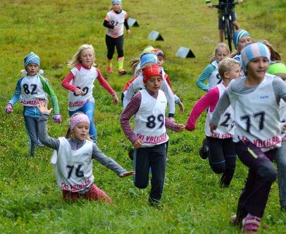 Zima ještě nezačala a machovští lyžaři už vítězí