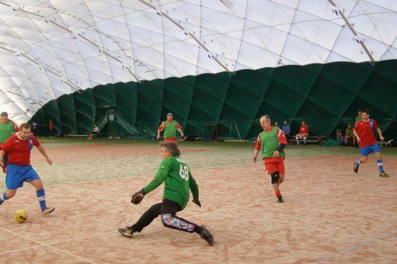 Tým starostů po penaltovém rozstřelu své loňské vítězství v teplickém turnaji neobhájil