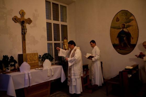 Nový želivský opat převzal požehnání z rukou královéhradeckého biskupa