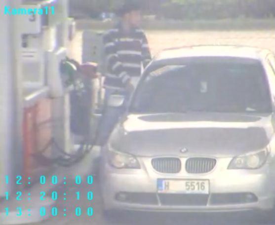 Policisté žádají veřejnost. Pozná někdo muže, který ukradl BMW?