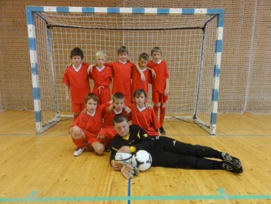 Desátý ročník fotbalového turnaje O pohár 17. listopadu vyhrála broumovská Hradebka. Už po sedmé