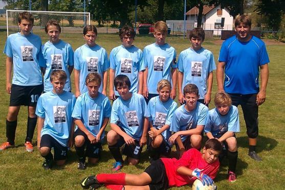 Hradecké fotbalové juniorky porazily tři týmy starších žáků a zvítězily v turnaji Ulita Cup 2013