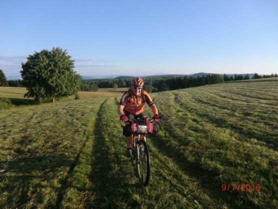 Šonovský starosta Vladimír Grusman absolvoval na kole extrémní non-stop ultramaraton