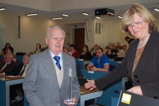 Zlatou korunu za dlouhodobou činnost s dětmi převzal i Stanislav Jirásek st. z BKL Machov