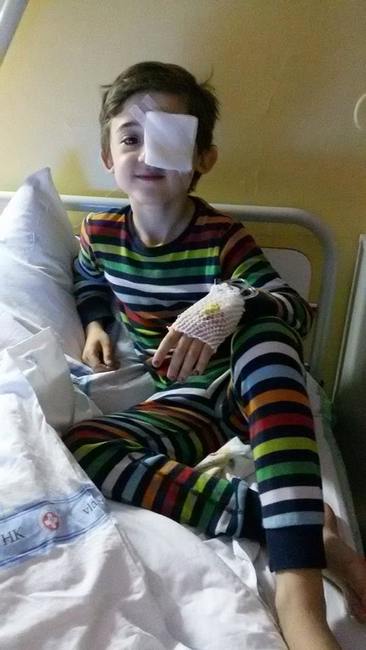 Z broumovského fotbalového stadionu zní sborové: Honzíku, bojuj!