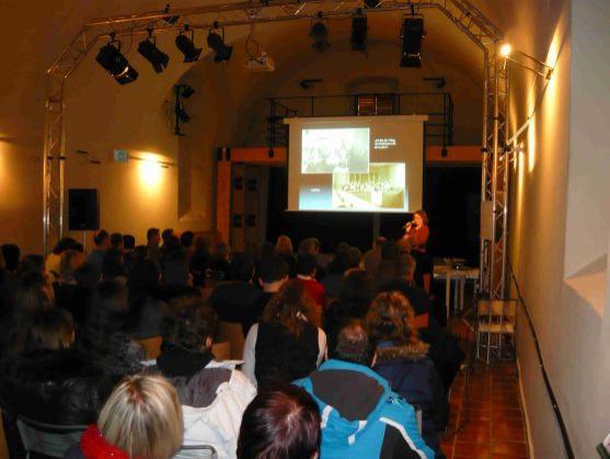 Obnova historických náhrobků broumovského hřbitova byla prezentována na Vyšehradě