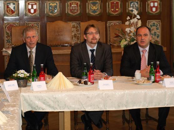 Ministr dopravy Pavel Dobeš slíbil Náchodu 38 milionů korun na úpravy kruhových objezdů