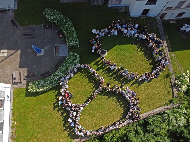 Písní i vzpomínkami. Gymnázium Broumov slaví 80