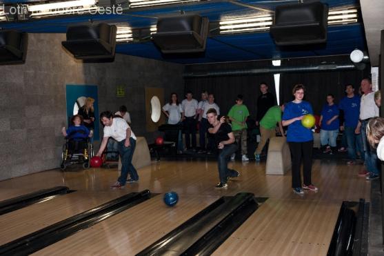 Hendikepovaní s Lotry soutěžili v bowlingu