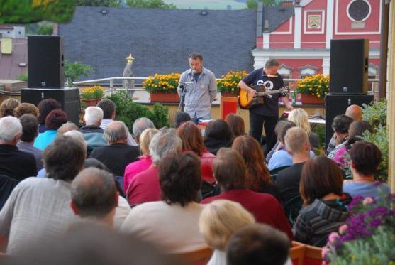 Vladimír Merta hrál na Pellyho Terase v Polici nad Metují 