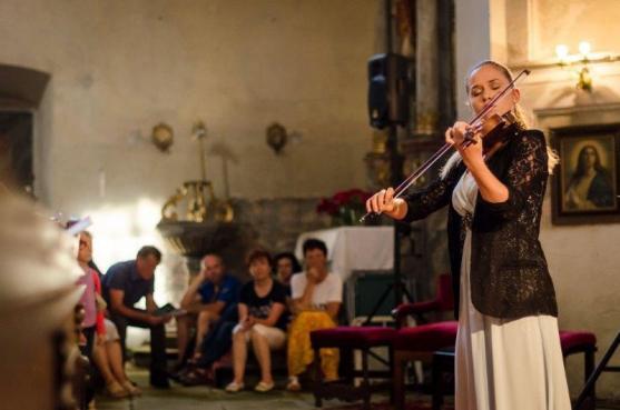 Ani vedra neodrazují fanoušky klasické hudby od návštěvy koncertů festivalu Za poklady Broumovska 